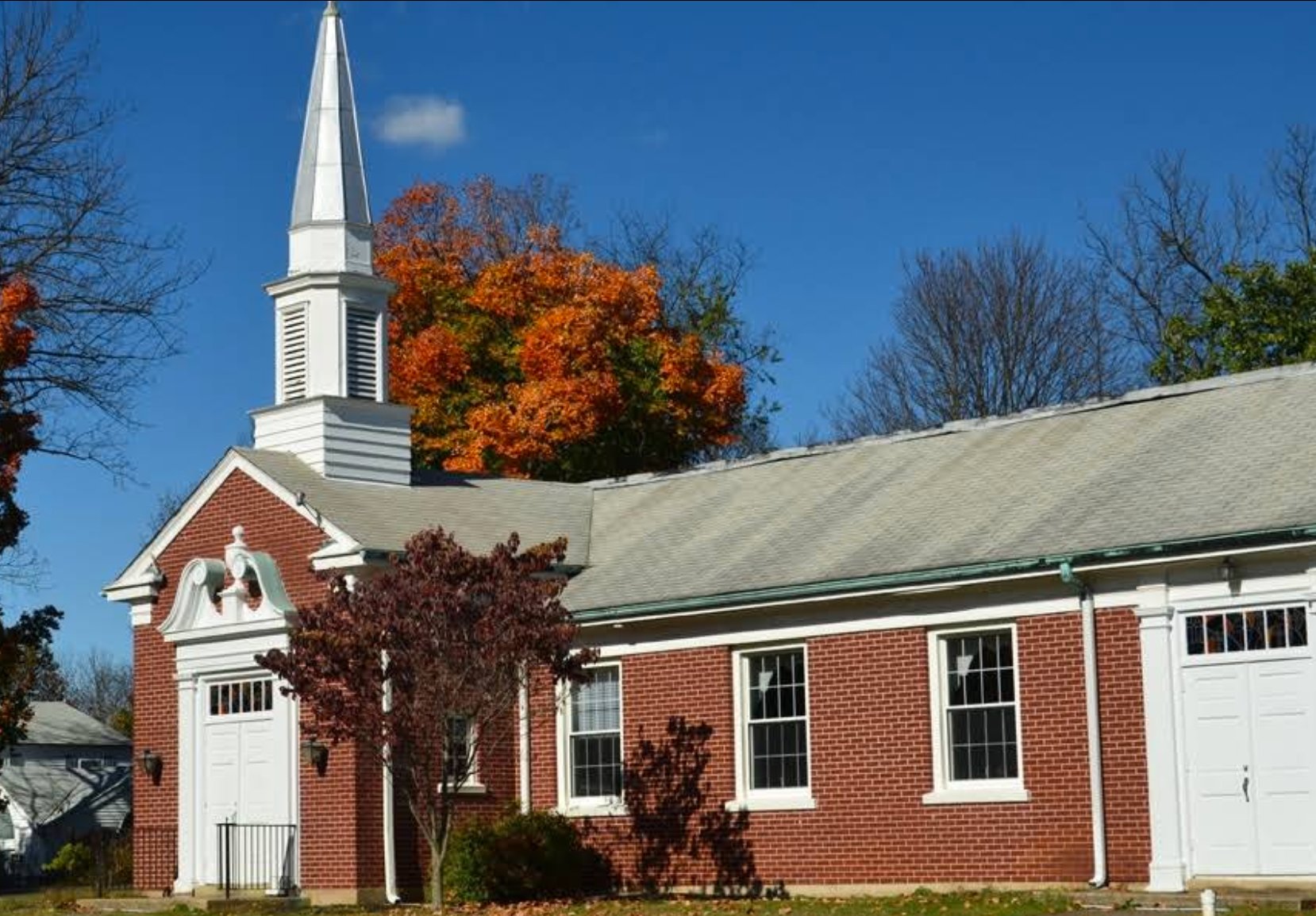 Exterior view of Messiah United Methodist Church building in Lafayette Hill, Pennsylvania